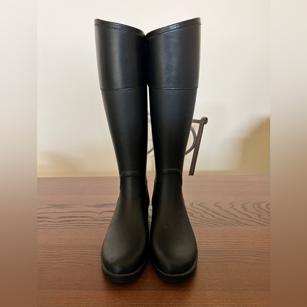 Tory Burch rain boots size 7